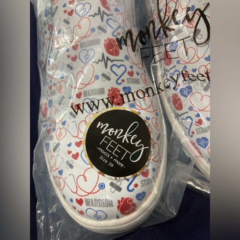 NWT Mommy Monkey Feet - Heart Warrior - Slip Ons - size 39 ❤️💙 - Picture 7 of 7